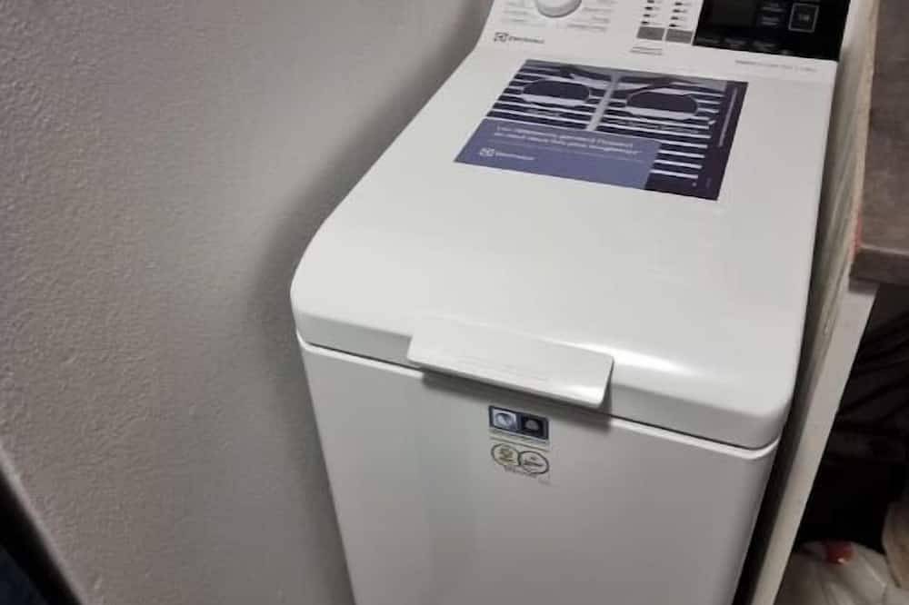 Entire apartment, Small Studio indiv. 12m2 Rdj + parking space. in Vitrolles, Istres region