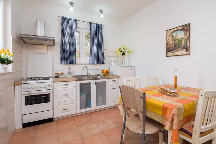 Location de vacances pour 5 personnes, avec Balcon ainsi que Terrasse et Jardin à Marina
