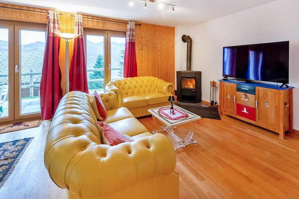 Landhaus, wifi, 200m bis zum stadtzentrum, blick berg, balkon, kamin oder ofen für holz, fernseher in Les Masses, Vex