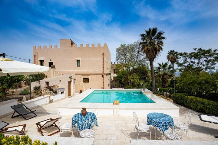Villa per 6 persone, con Terrazza e Giardino nonché Piscina e Panorama a Valderice