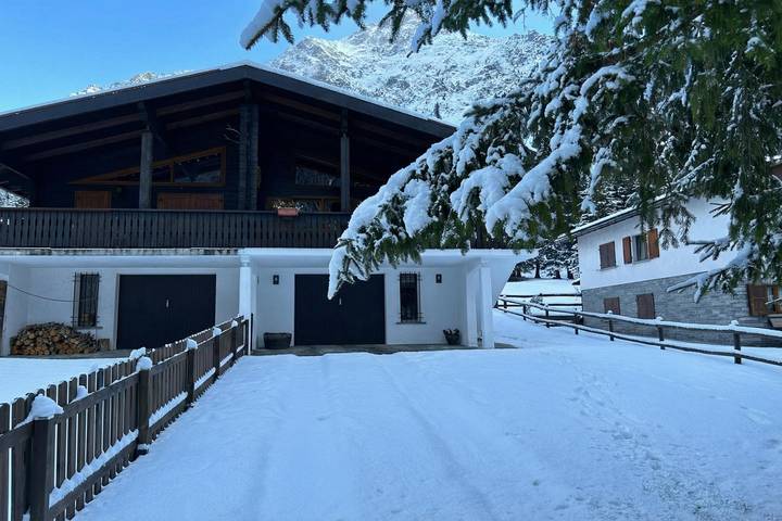 Chalet Soleada with Fireplace and Terrace for 5 in Mesocco, Valle Calanca
