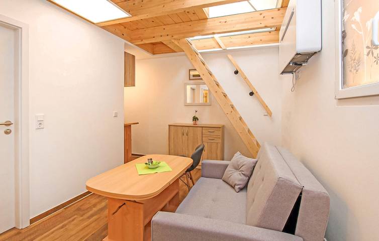 Ganze Ferienwohnung, Rückzugsort am See mit Parkplatz, WiFi und Kabelfernsehen in der Nähe des Malchower Zentrums in Malchow, Fleesensee