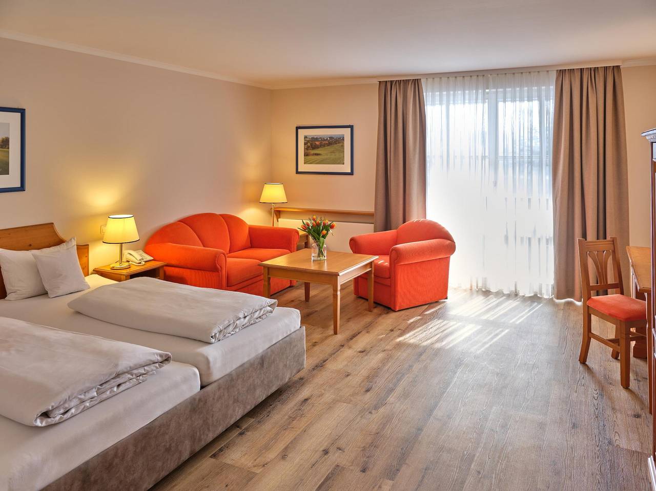 Gutshof Brunnwies - Junior Suite (40 qm) mit Balkon für 3 Personen in Haarbach, Ostbayern