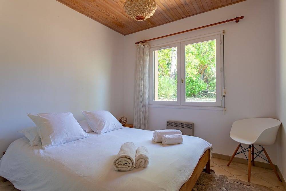 Modern villa with large terrace under the pines in Le Canon, Lège-Cap-Ferret