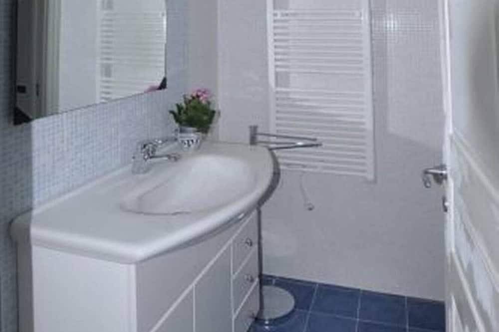 Ganze Wohnung, Fewo nah Follonica,familienfreundlich,swimmingpool, Kinderbecken,Dorfnah,bis 3 P in Scarlino, Grosseto Provinz