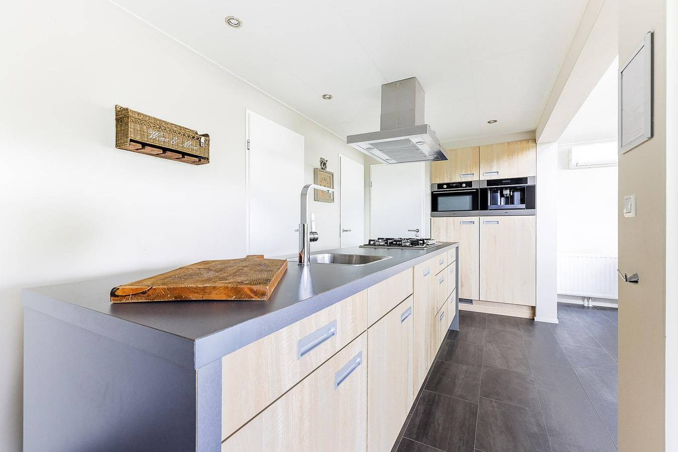 Vakantiepark Familiehuis Nunspeet — Dune villa with roof terrace six-person, three bedrooms in Nunspeet, Veluwe