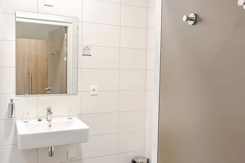 Welcoming Room with Convenient Location Near Leeuwarden Train Station in Leeuwarden, Niederländische Nordsee