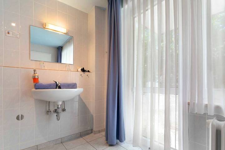 Hotel Helgolandia - Doppelzimmer zur Inselseite in Helgoland