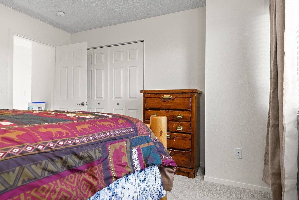 Moose Meadows Close to Airport, centrally located ; private entrance in Anchorage, Alaska