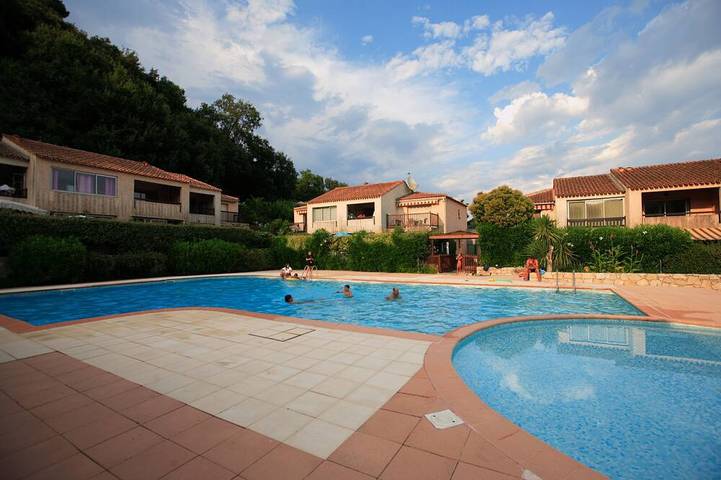 Maison de vacances pour 4 personnes, avec jardin et piscine