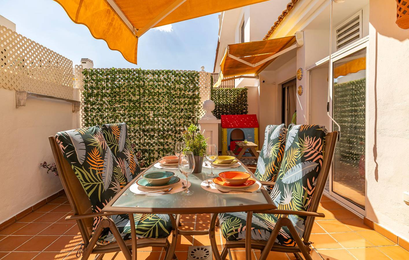 Apartamento vacacional entero, Playa Ancha Retiro con Piscina y WiFi in Playa Gaviotas, Manilva