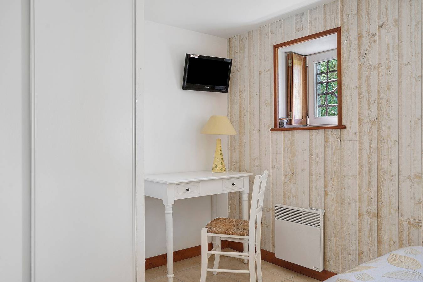 Gästezimmer „La Souricière - Le Puits“ mit gemeinsamer Terrasse, Garten und Wlan in Cancale, Mont-Saint-Michel-Bucht