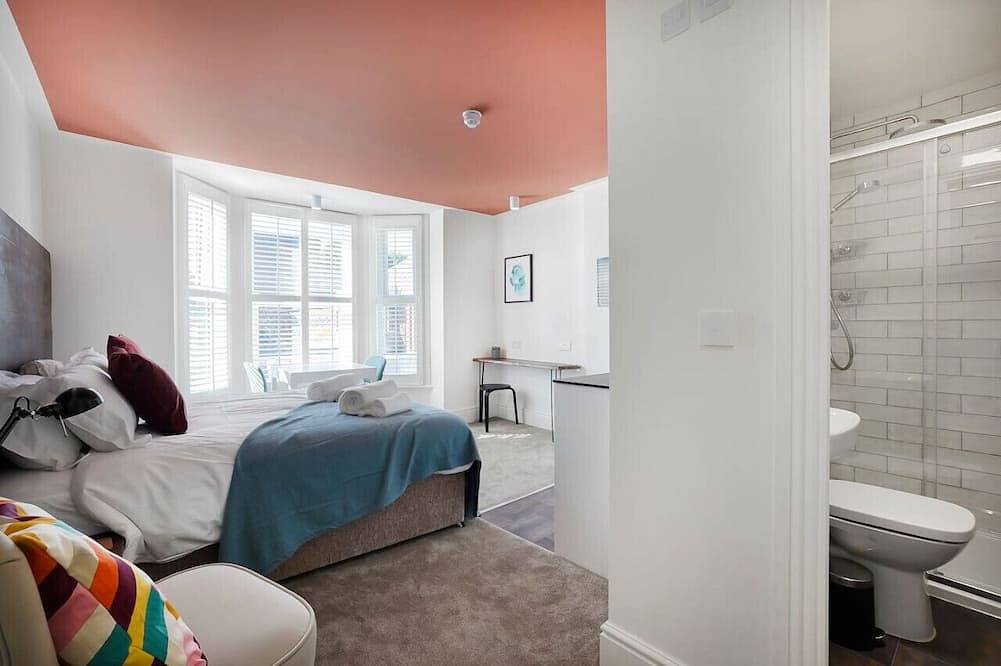 Entire apartment, Eco Aparthotel - Cheriton Studio in Folkestone, Kent