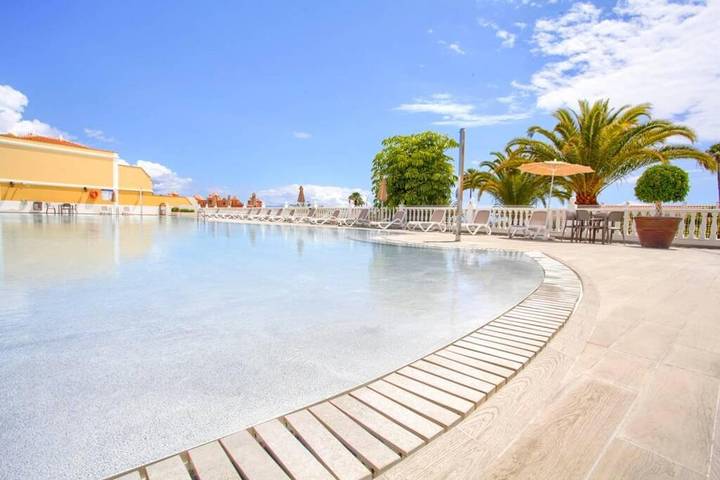 Appartement de vacances pour 2 personnes, avec piscine ainsi que terrasse et vue