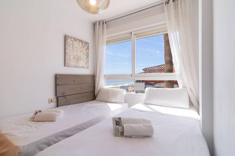 Entire apartment, Beach front apartment in San Luis de Sabinillas, Manilva
