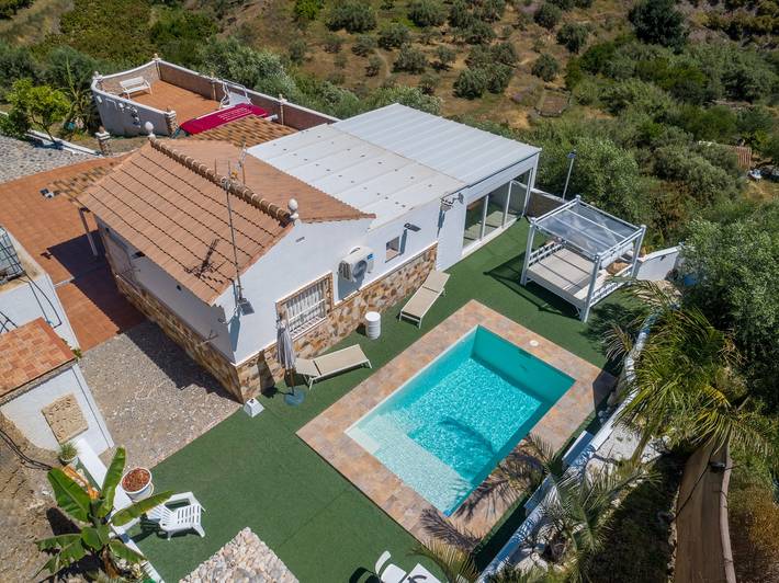 Casa rural para 4 personas, con terraza además de piscina y jardín en Torrox - 2