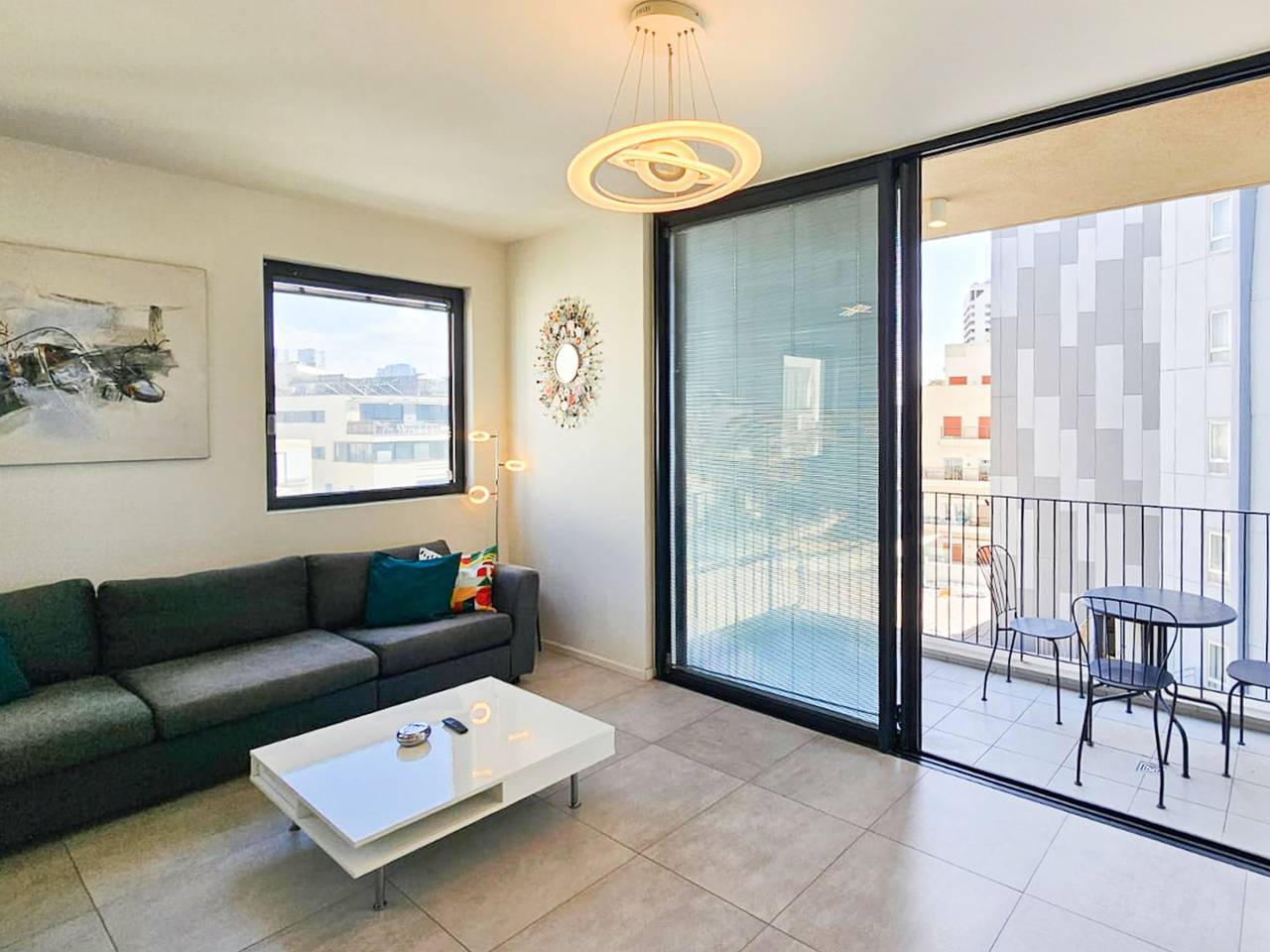 Entire apartment, Mamad Modern&Bright with Balcony in City Center by Feelhome in Tel Aviv, Tel Aviv District