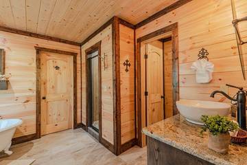 Log Cabin for 13 Guests in Hochatown, Broken Bow Lake, Picture 2