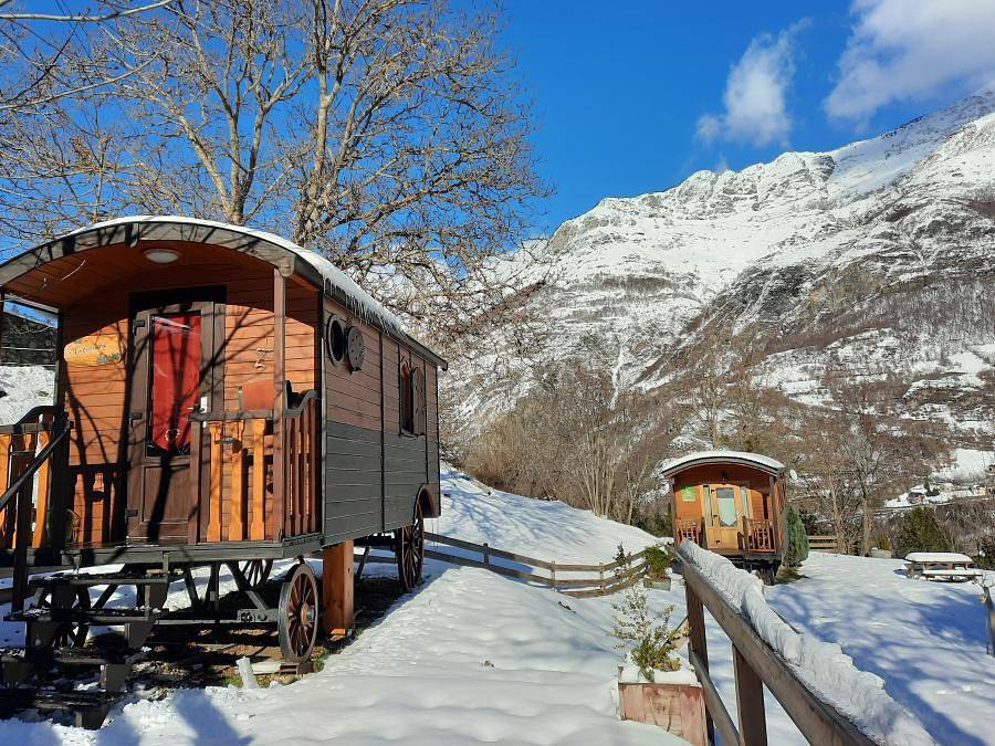 Camping Les Tilleuls - Tiny house 2 personnes - Roulotte Gentiane 12 M² in Gèdre, Parc national des Pyrénées