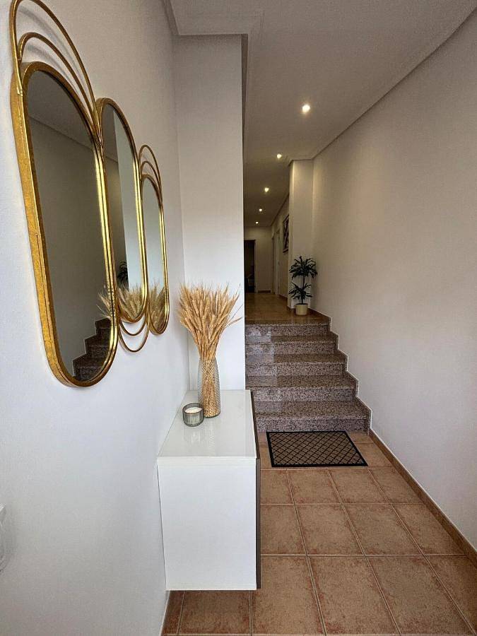 Gîte pour 8 personnes, avec terrasse et vue, animaux acceptés à Leiro - 2