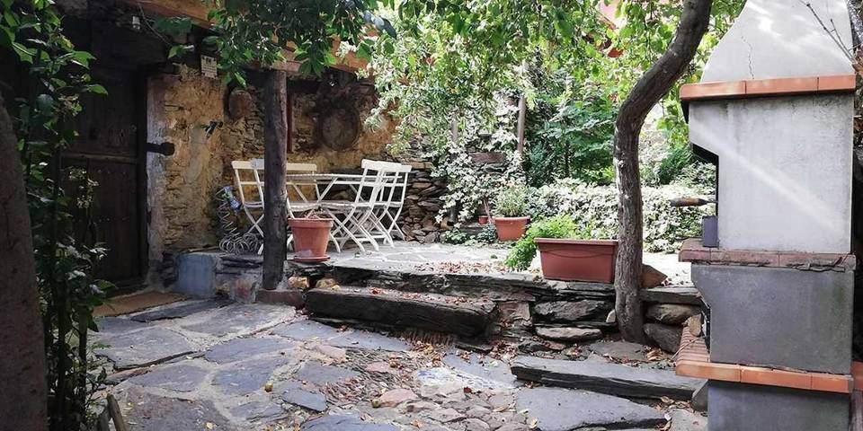 Casa rural para 11 personas, con balcón además de jardín y vistas en Sierra Norte de Guadalajara - 2