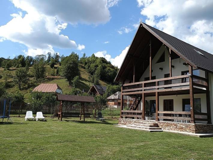 Location de vacances pour 11 personnes, avec Balcon et Terrasse ainsi que Jardin et Piscine à Alba (Romania)