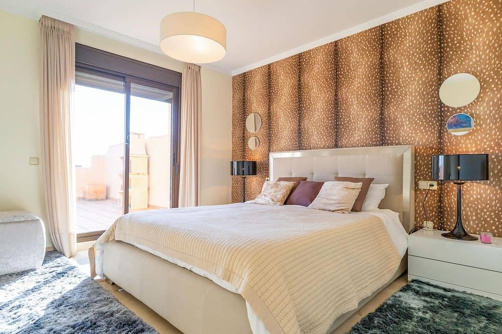 Apartamento entero, Awesome apartment in Casares with swimming pool in Playa Ancha, Casares