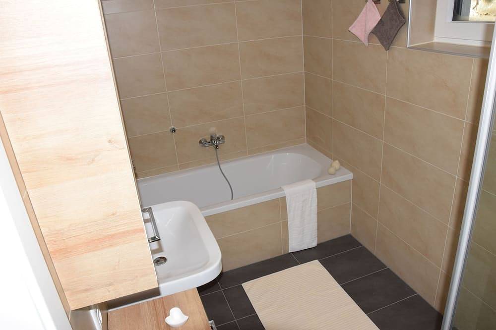 Urlaub im neu errichteten Ferienhaus Lurger mit Jacuzzi - Strassen-Osttirol in Villgratner Berge, Strassen im Hochpustertal