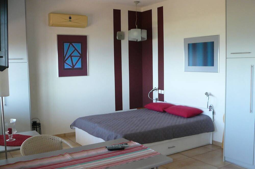 Ganze Wohnung, Villa-Studio, Meerblick, modern, stilvoll, 10 Min. vom Strand, Terrasse, Garten in Ferma, Lasithi