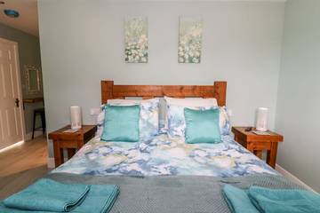 Log Cabin for 4 People in Brandesburton, East Riding of Yorkshire, Photo 3