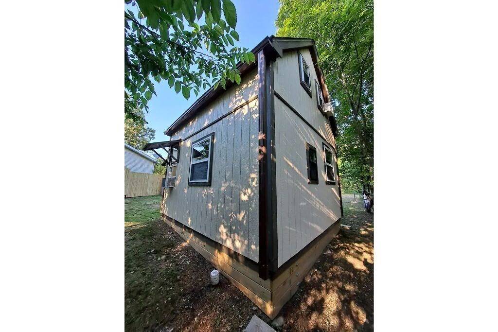 Bigfoot Inn -cabin with loft -near Illinois River in Ozark Mountains