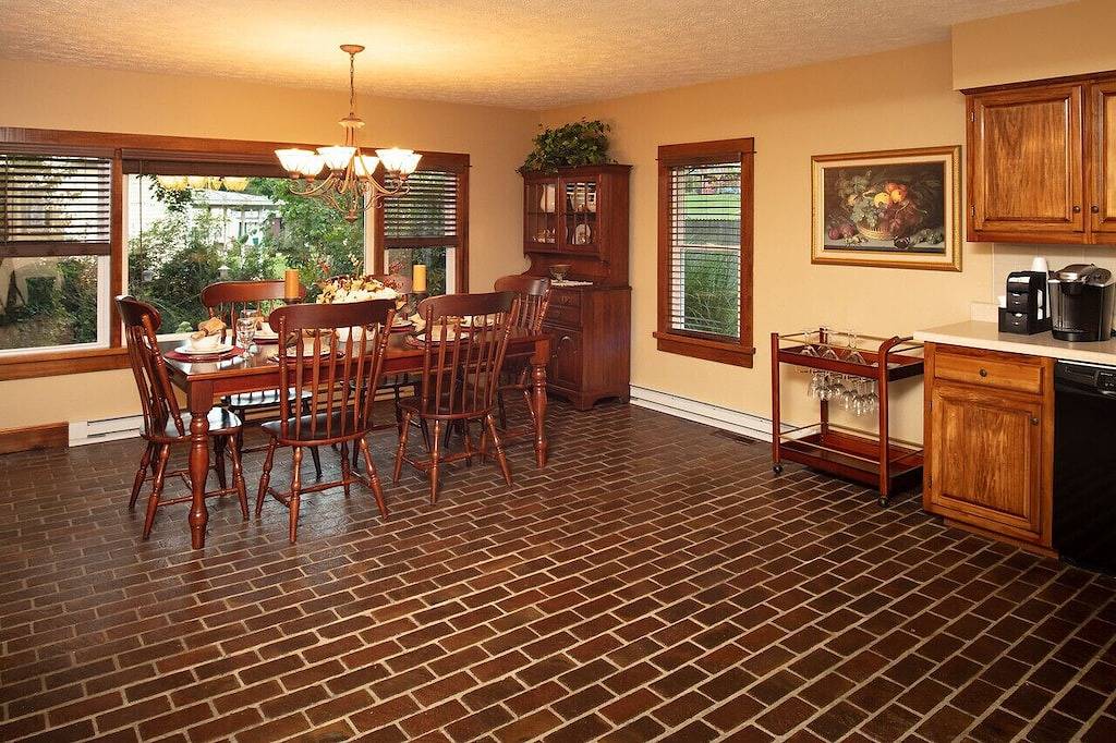 Neu Renoviert In der Stadt geräumiges Haus Whirlpool Wifi Minuten von den Sehenswürdigkeiten der Umgebung in Luray, Page County