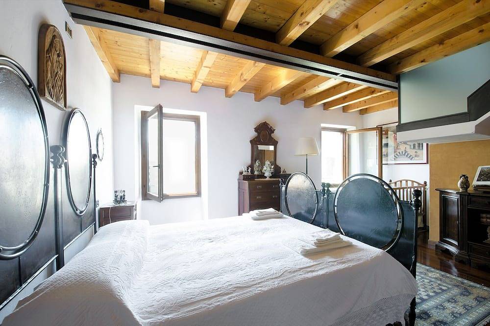 Monzambano: Haus mit Garten und Panoramaloggia mit Kamin zum Grillen in Monzambano, Gardasee