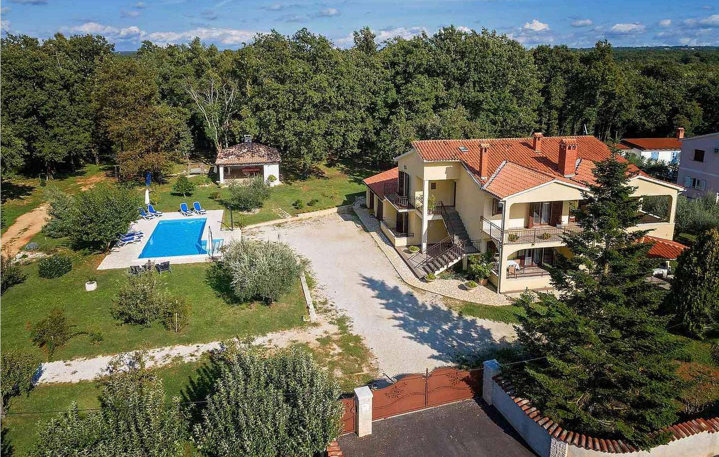 Ganze Ferienwohnung, Charmante Ferienwohnung mit Pool, Terrasse, Klimaanlage und WLAN in Grad Poreč, Porec und Umgebung