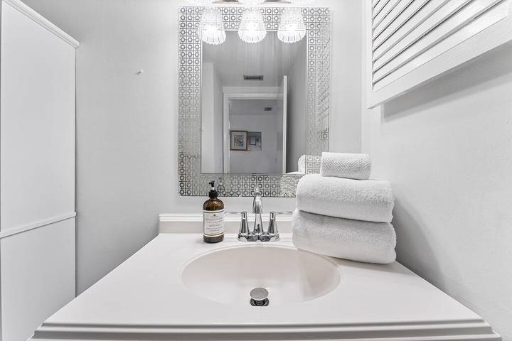 Vacation rental for 6 people, with balcony and pool, with pets in Jacksonville Beach