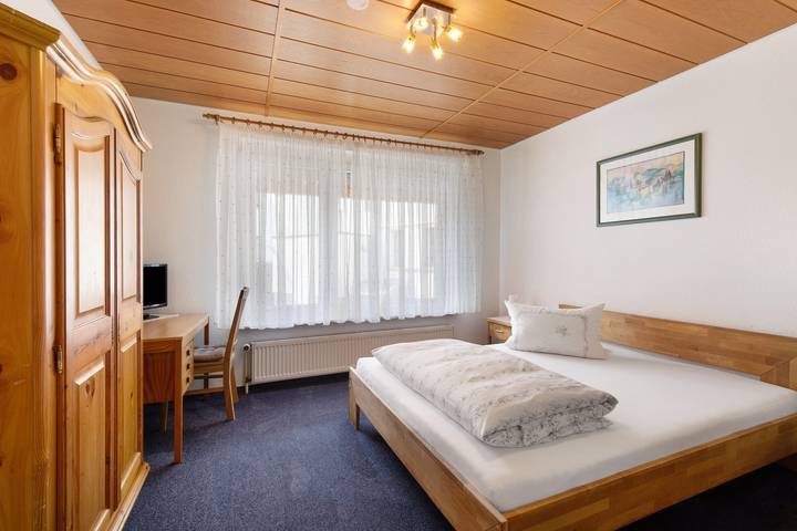 Room 'Zimmer 37' with Shared Garden and Wi-Fi in Nürtingen, Landkreis Esslingen