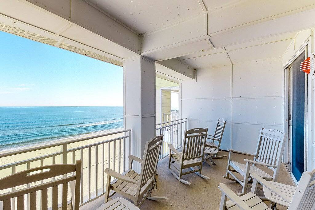 Ganze Wohnung, Oceanfront, 2-story penthouse with 3 balconies, 3 pools & 2 gyms in Virginia Beach