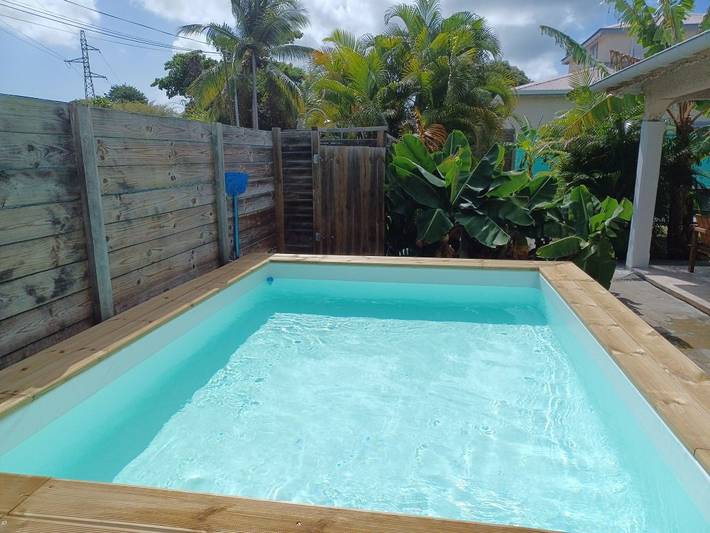 Studio pour 2 personnes, avec terrasse ainsi que jardin et piscine