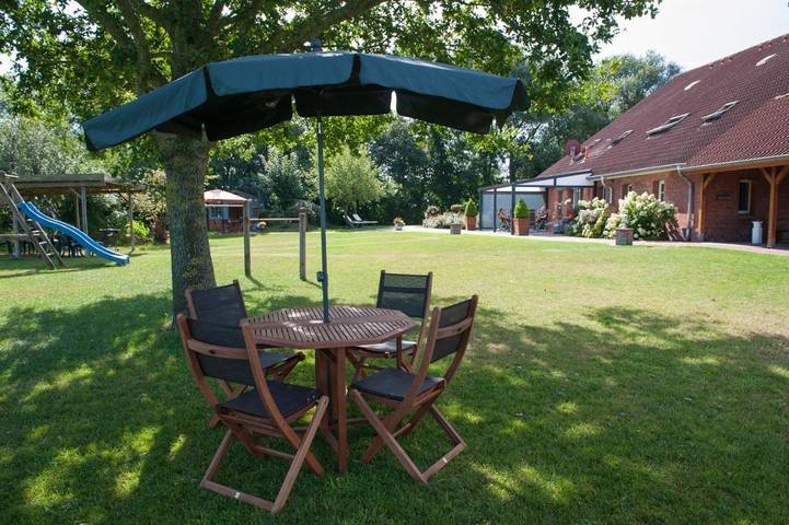 Ferienhaus für 4 Personen, mit Garten in Leer - 2