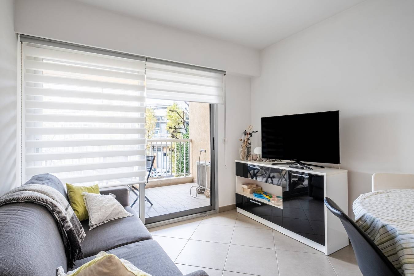 Ganze Wohnung, Appartement „Le Lido T2 Pool, Meernähe“ mit Gemeinschaftspool, Balkon und Klimaanlage in Cros de Cagnes, Cagnes-sur-Mer