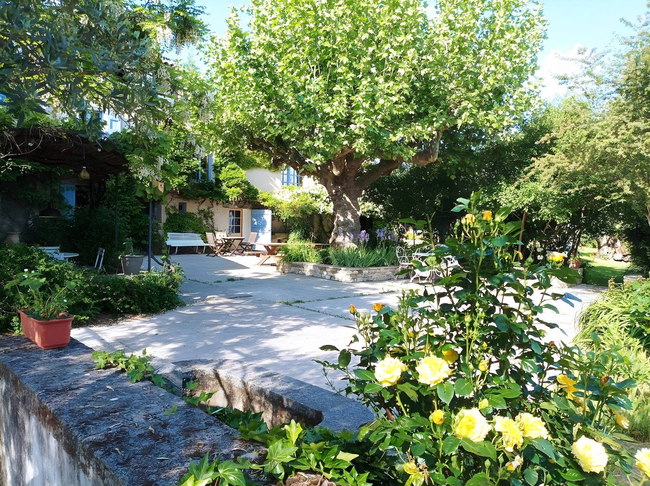 Bed and Breakfast 'Chambre' mit gemeinsamer Terrasse, gemeinsamem Garten und Wlan in Saint-Étienne-les-Orgues, Forcalquier und Umgebung