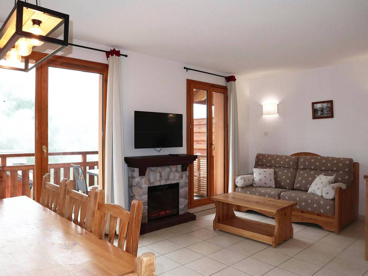 Entire apartment, Renovated duplex with pool, Wifi, pets allowed in Les Orres in Les Orres, Écrins National Park
