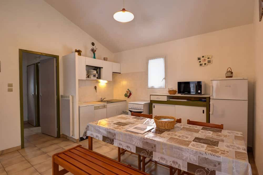 Acogedora casa rural con chimenea y jardín, se aceptan mascotas in Usson-en-Forez, Montbrison