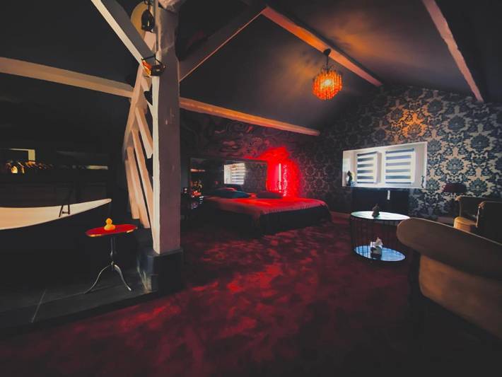 Chambre d’hôte pour 2 personnes, avec terrasse ainsi que piscine et vue