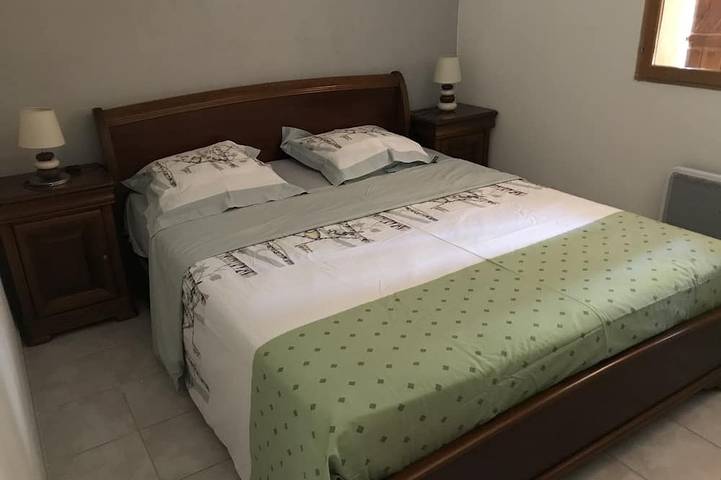 Location de vacances pour 6 personnes, avec jardin et terrasse à Villevieille - 4