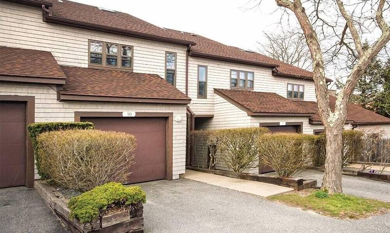 Vacation rental for 6 people, with pool and balcony as well as hot tub and yard in Jamestown