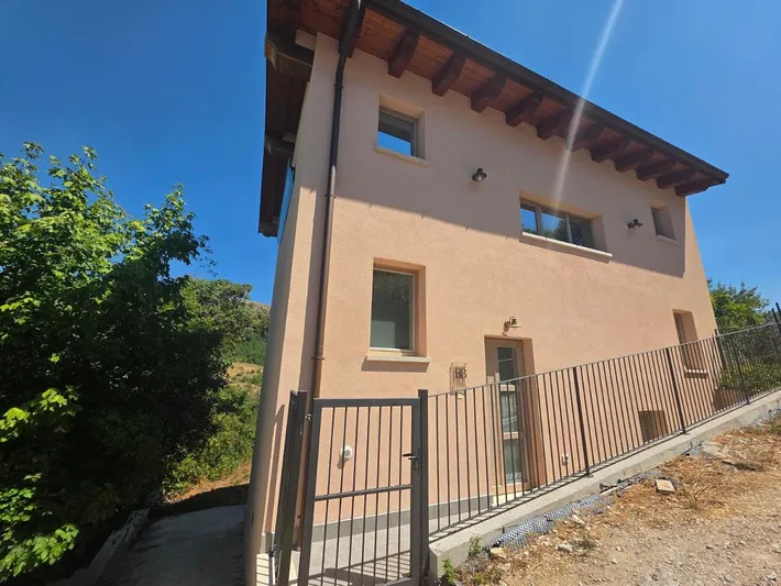 Casa de huéspuedes para 2 personas, con balcón además de jardín y vistas - 1