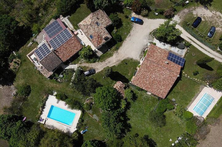 Location de vacances pour 14 personnes, avec jardin ainsi que piscine et sauna, animaux acceptés à Bagat-en-Quercy