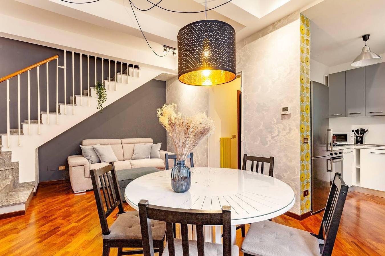 Design Villa with parking, Navigli, Milan,sleeps5 in Milan, Milan Province