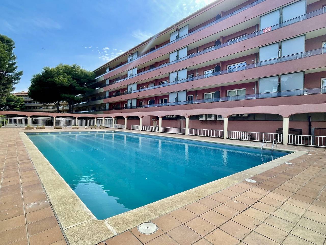 Apartamento entero, Apartamento en la playa de L'Estartit con piscina, 2 habitaciones para 5 personas in L' Estartit, Estartit